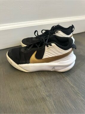 Nike Kids' Hustle shoes